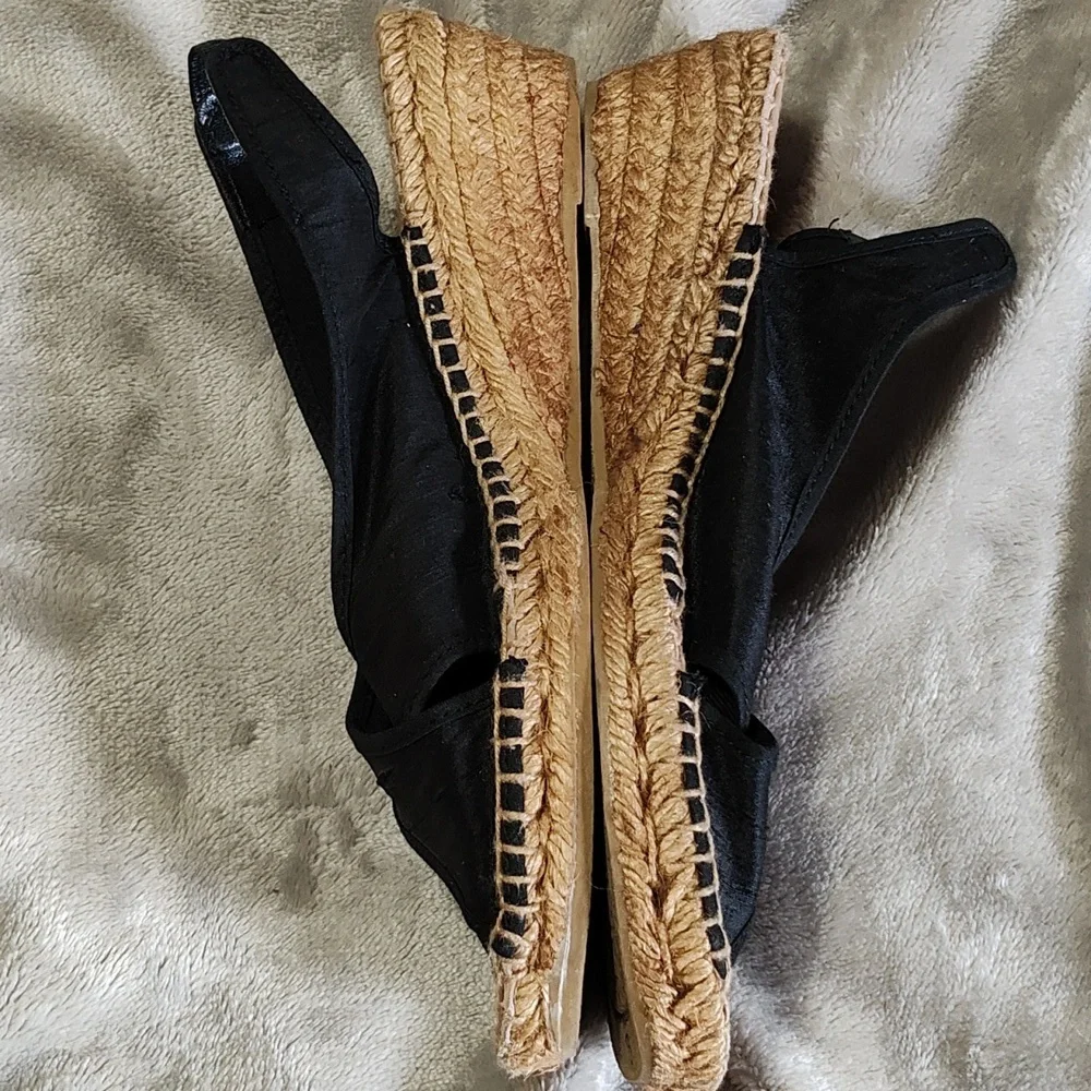 Andre Assous wedges/espadrilles sandales black size 8
